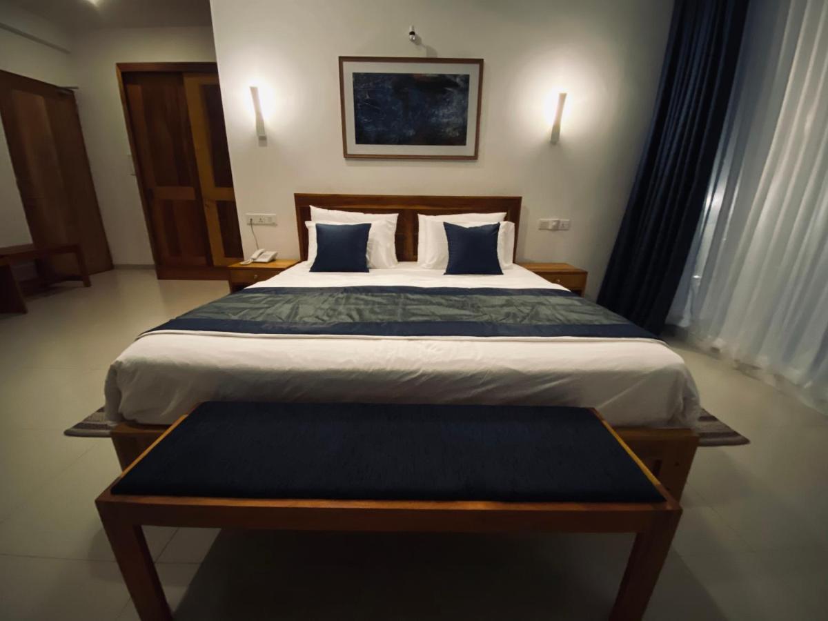 Hotel The Lighthouse Negombo Extérieur photo