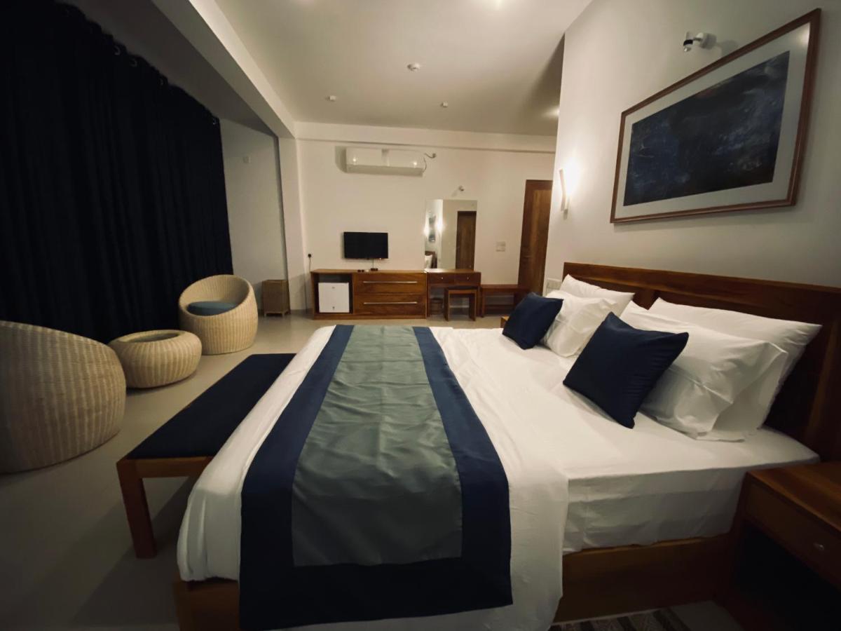 Hotel The Lighthouse Negombo Extérieur photo