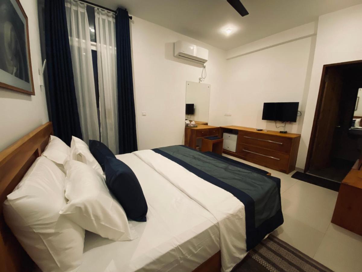 Hotel The Lighthouse Negombo Extérieur photo
